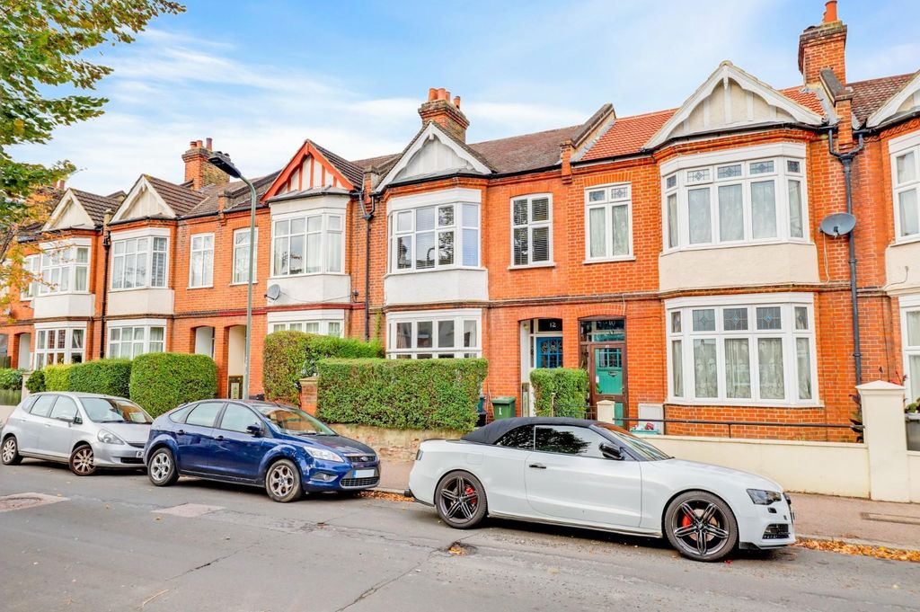 Property photo 2 of 15 11-Beb5Jhpropwpen - 12B Royston Road - 43.Jpg