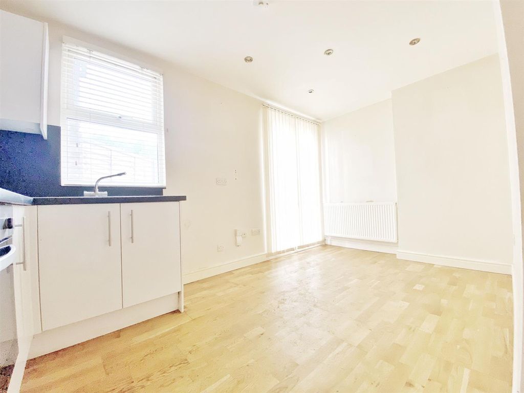 Property photo 2 of 15 F84B0c59-6989-430F-B587-8d4A3E86B278.Jpg