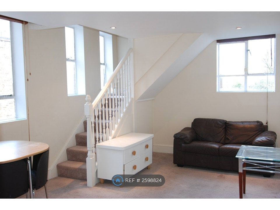 Property photo 1 of 8 Lounge