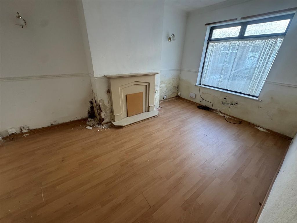 Property photo 2 of 6 Lounge.Jpg