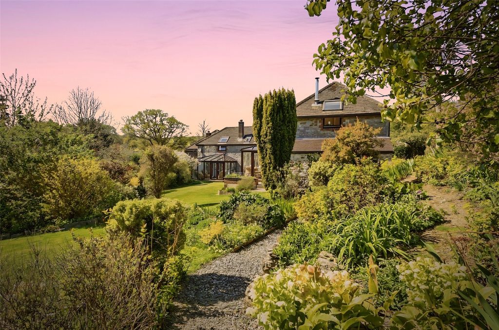 Property photo 1 of 20 Garden To Property