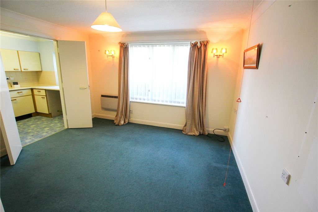 Property photo 3 of 15 Sitting Room.