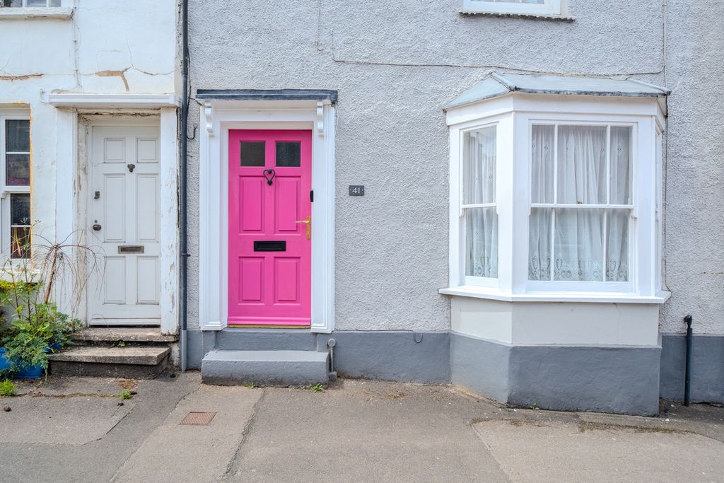 Property photo 2 of 27