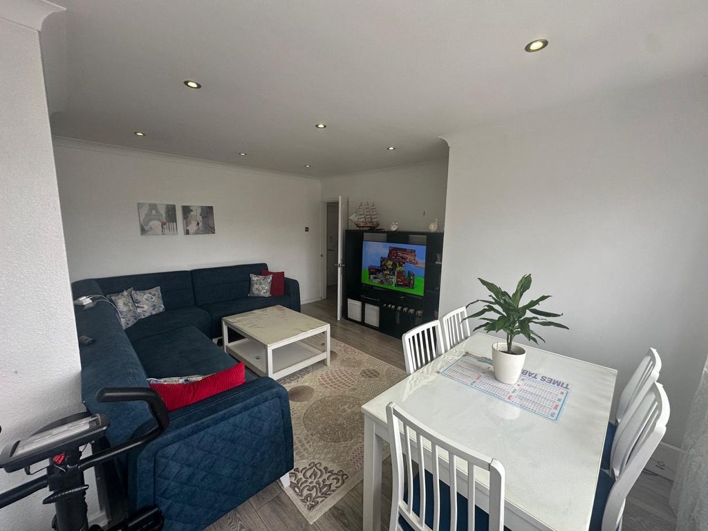 Property photo 2 of 12 Photo 9