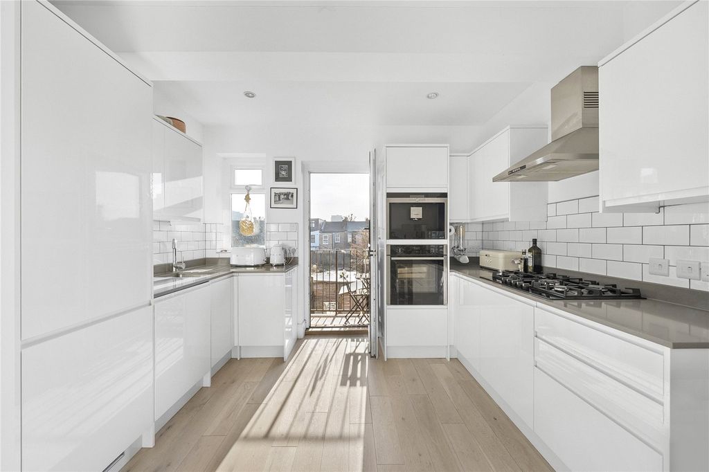 Property photo 2 of 14 Picture No. 19