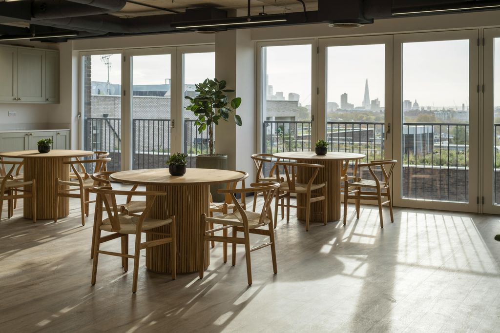 Property photo 2 of 35 MC39445123Hr.Jpg