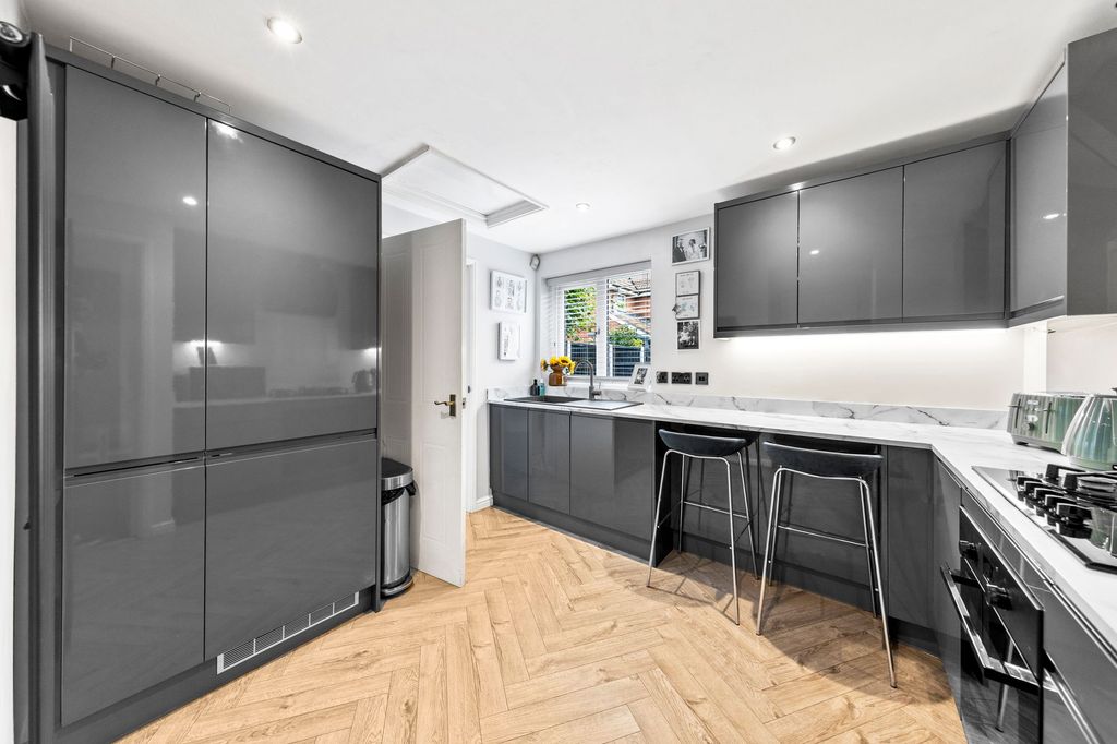 Property photo 3 of 30