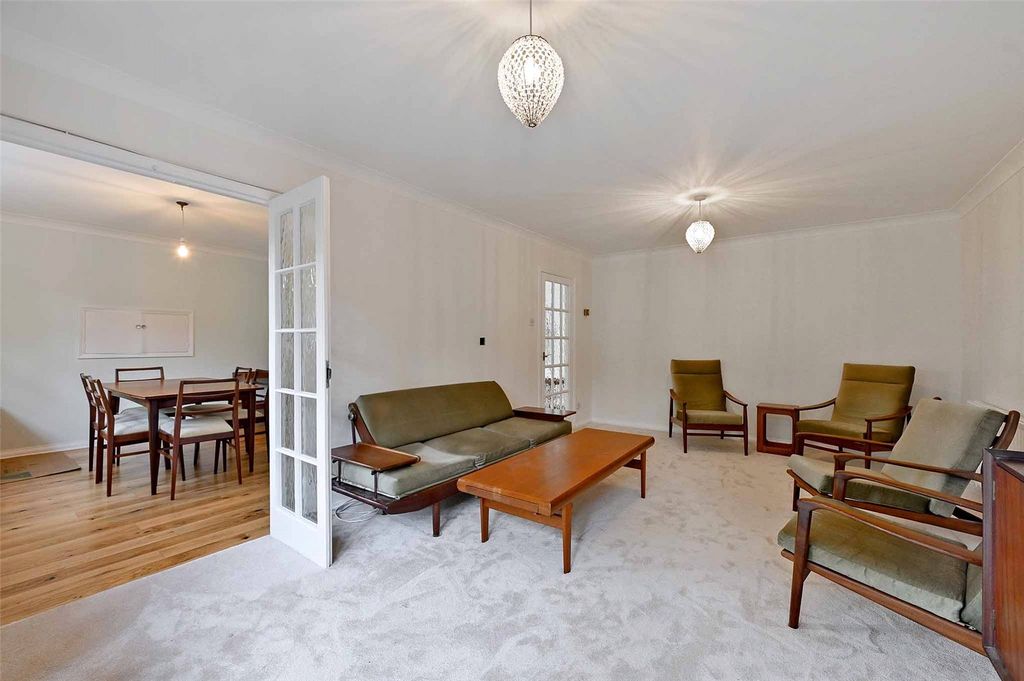 Property photo 3 of 14 Sitting Room