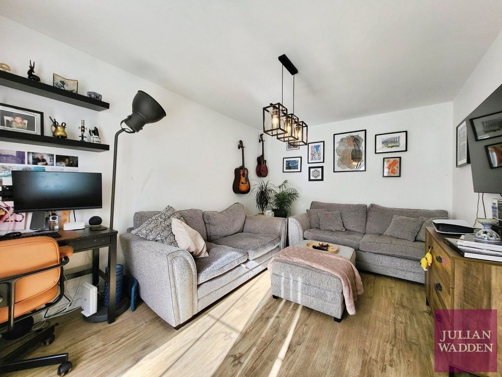 Property photo 3 of 18 Picture 3