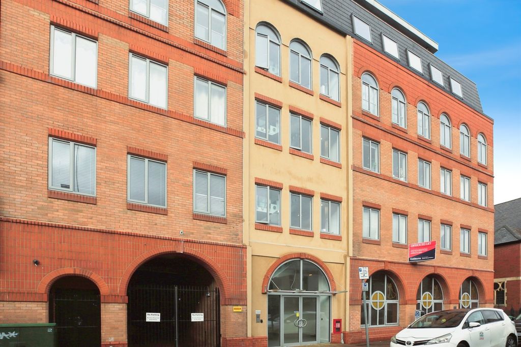 Property photo 1 of 17