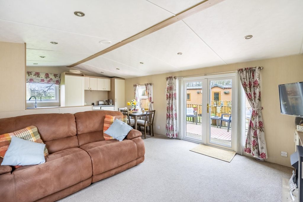 Property photo 2 of 24 Living Room