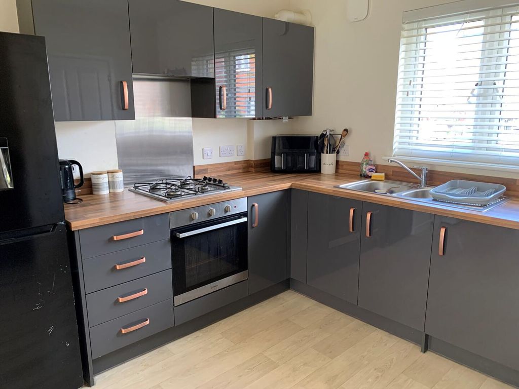 Property photo 2 of 17 Kitchen