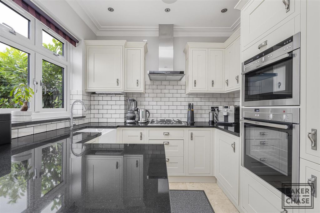Property photo 3 of 30 Kitchen