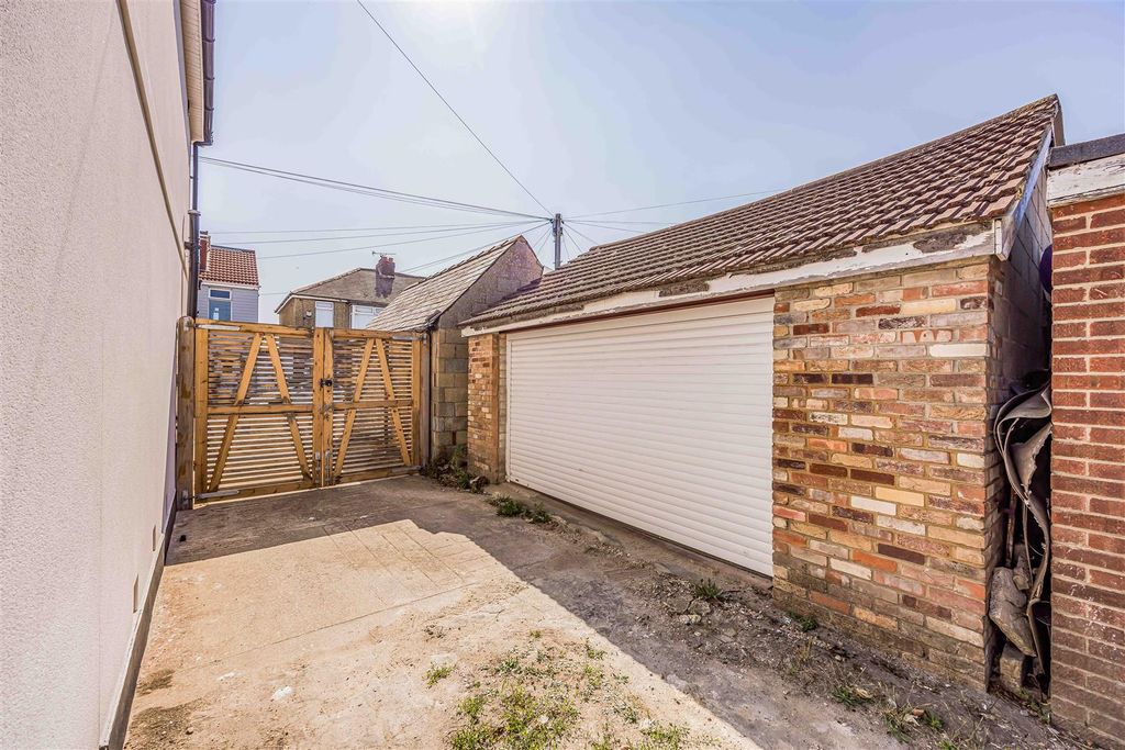 Property photo 3 of 27 Burrfields Road, Copnor-Small-Porticomarketing-Nex