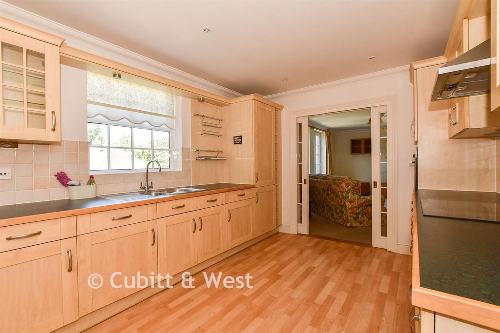 Property photo 3 of 12 Kitchen