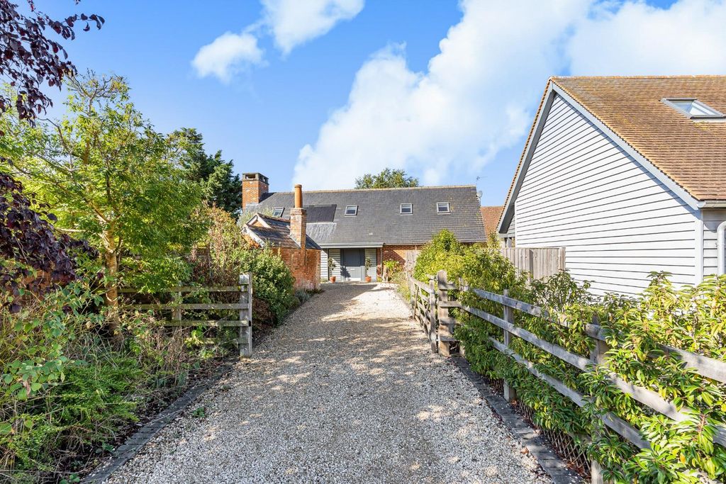 Property photo 1 of 23 The Approach i.Jpg