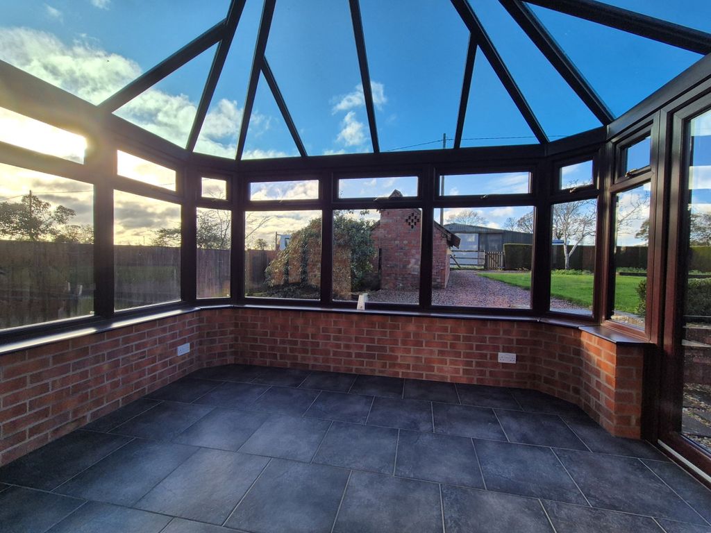 Property photo 3 of 17 Conservatory