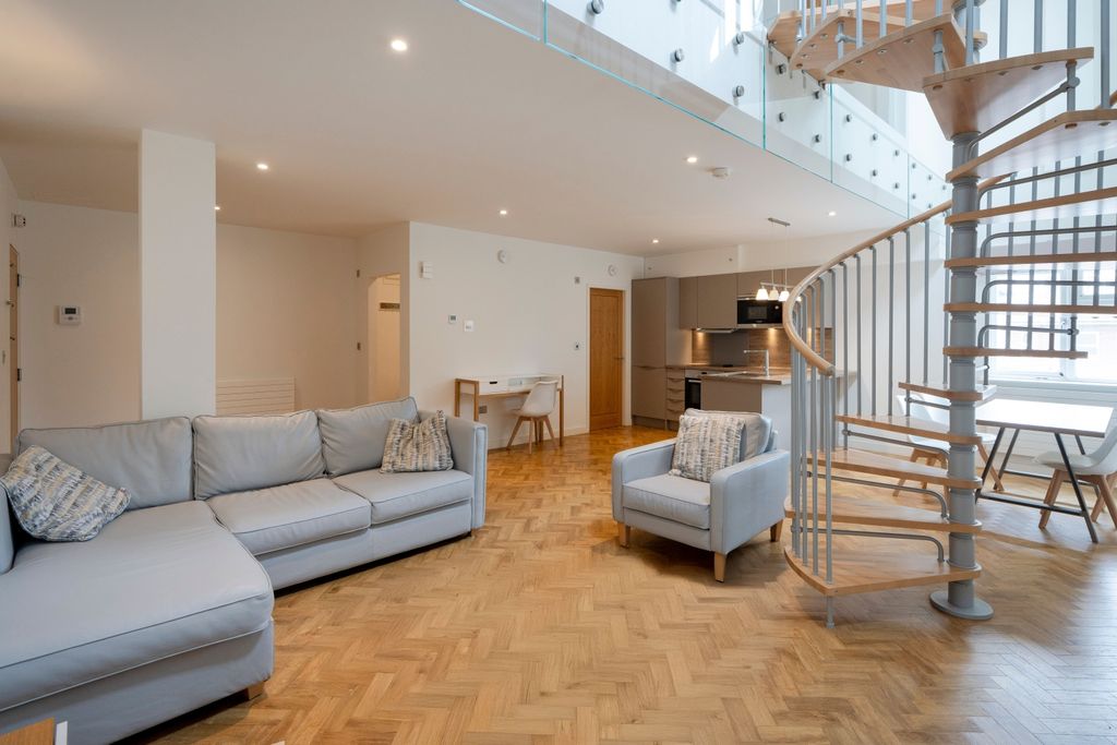 Property photo 2 of 10 Flat 3, Charterford House-08532 (1)