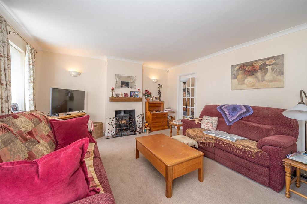Property photo 3 of 18 78-Holywell-Road-00860.Jpg