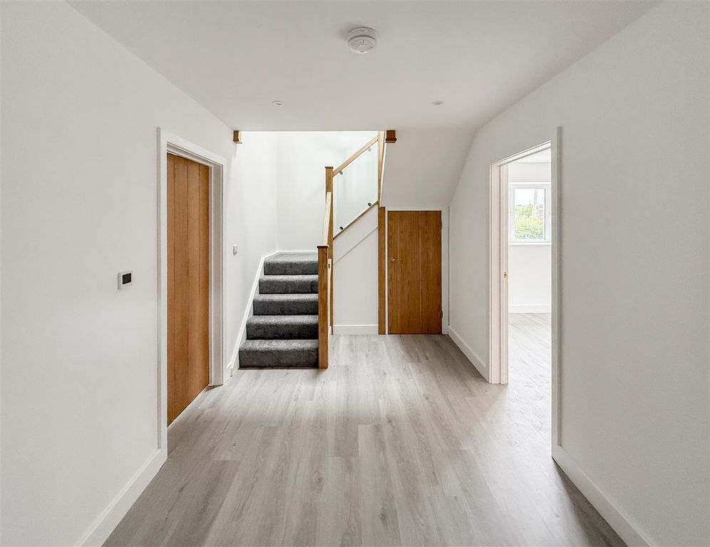 Property photo 2 of 31