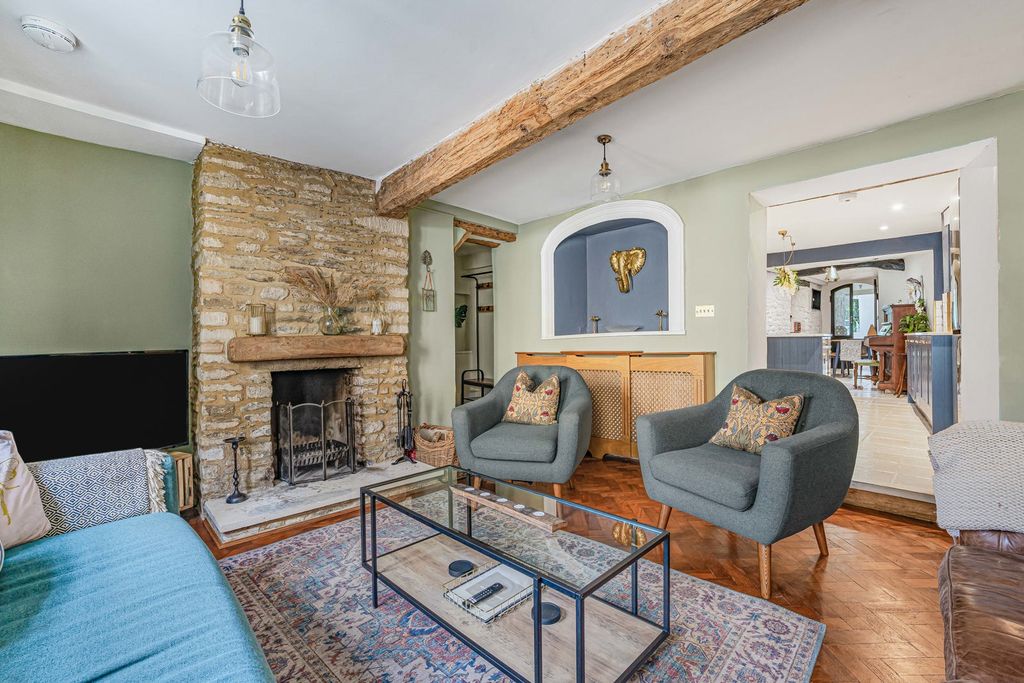 Property photo 2 of 14 Sitting Room