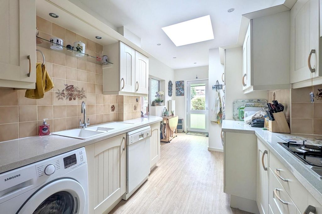 Property photo 3 of 17 Kitchen
