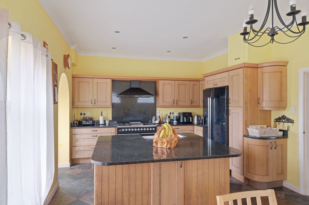 Property photo 3 of 20