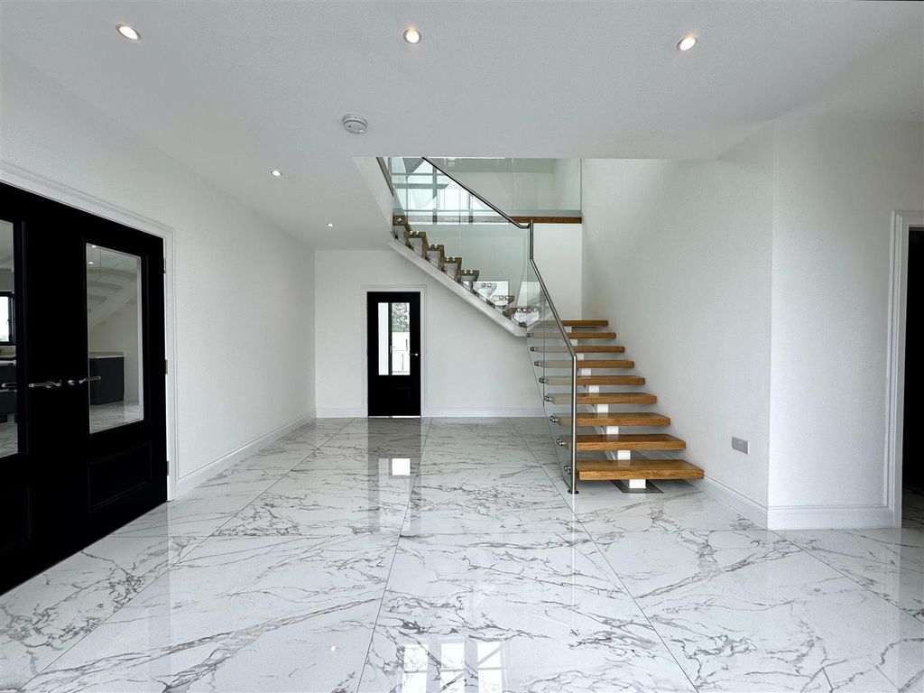 Property photo 2 of 40