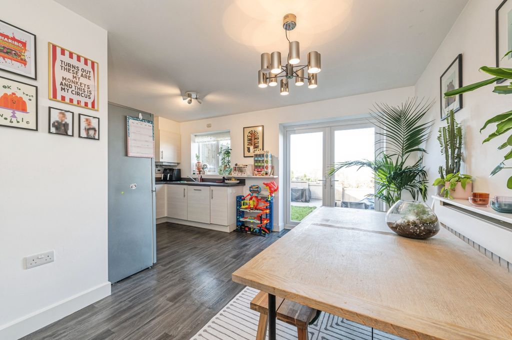 Property photo 2 of 15 Kitchen/Diner