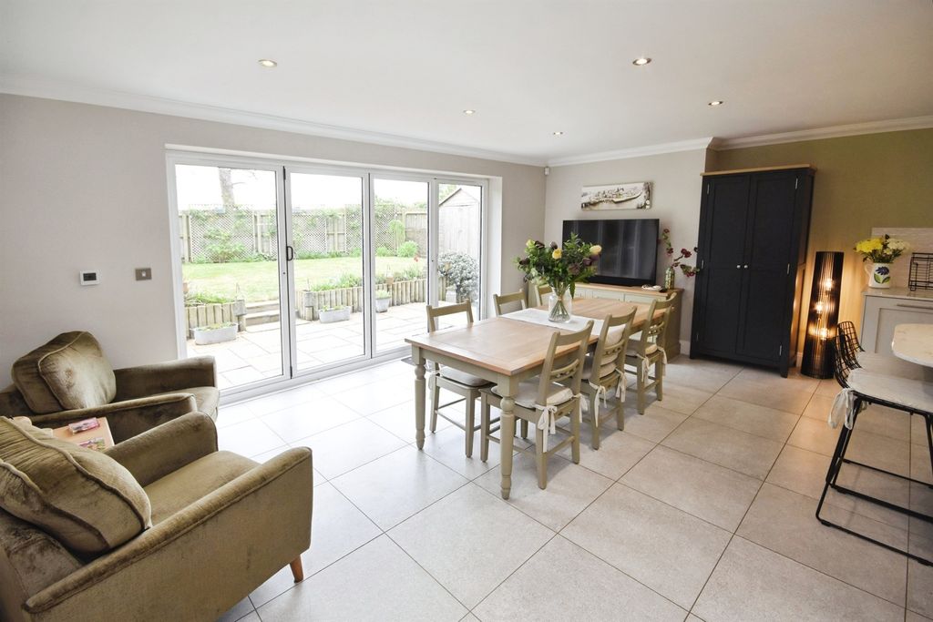 Property photo 2 of 33