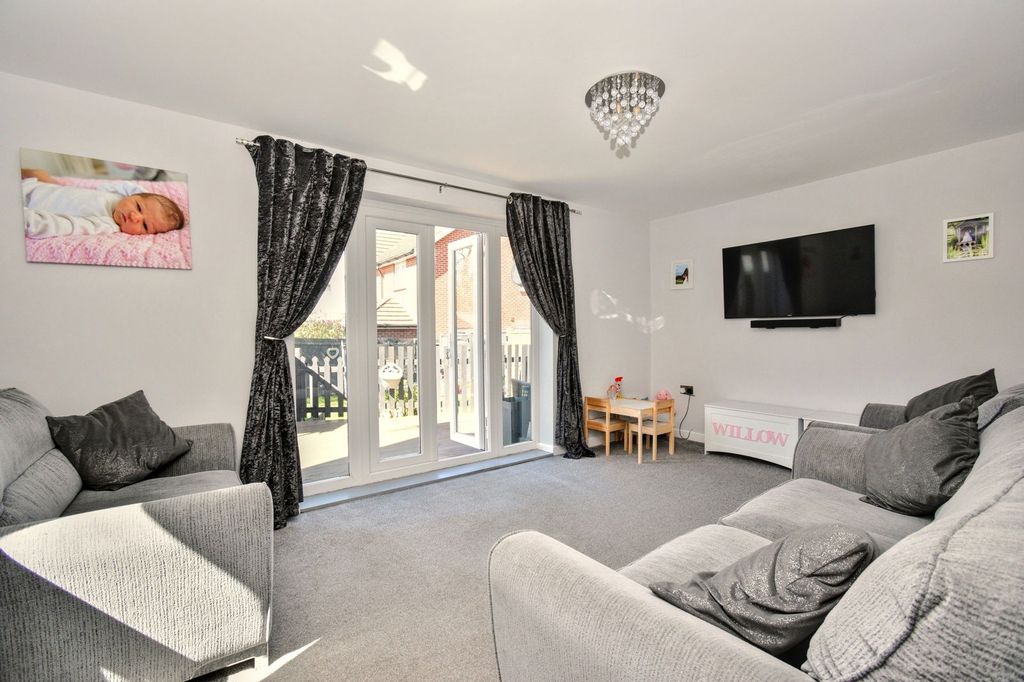 Property photo 3 of 18