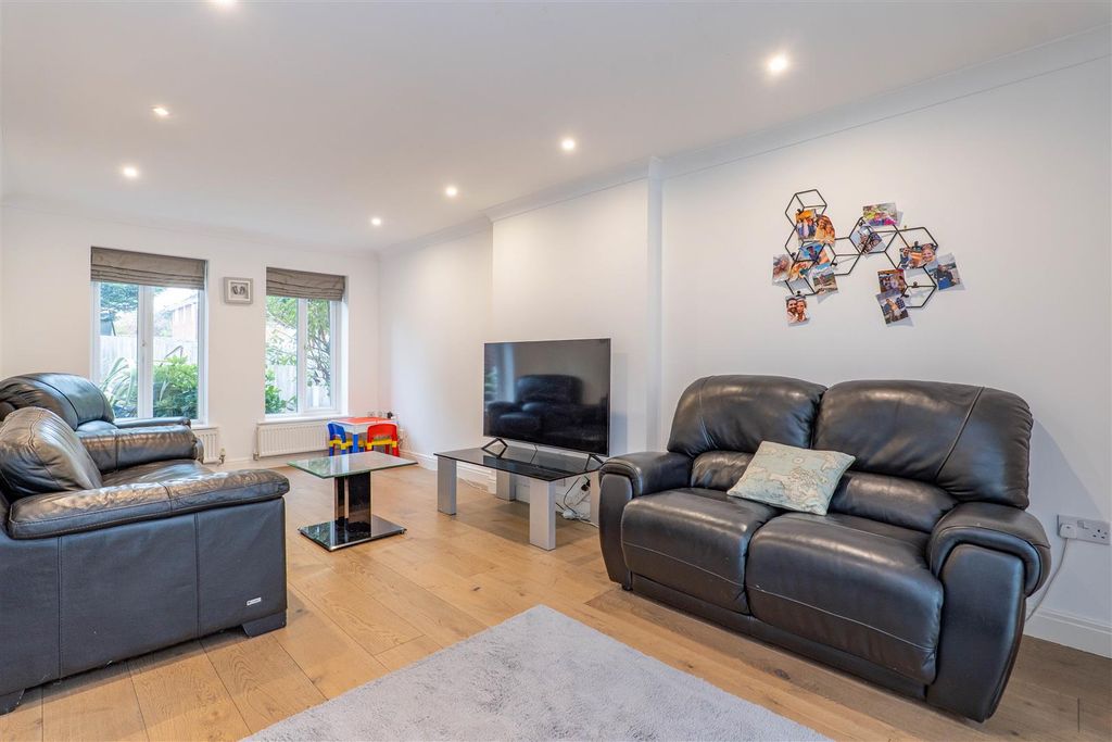 Property photo 2 of 40 Lounge