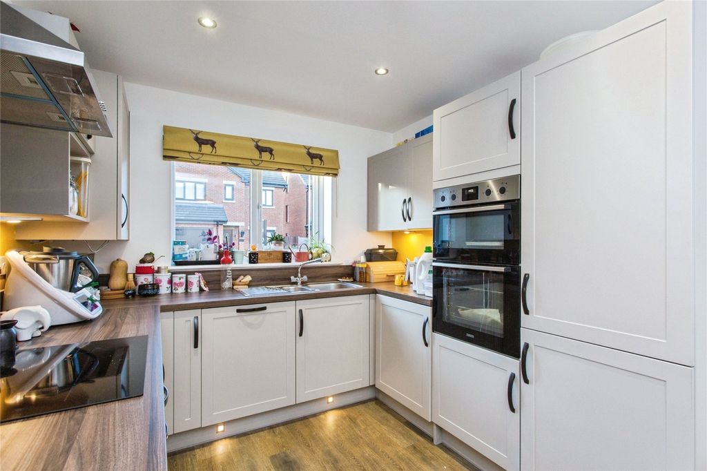 Property photo 3 of 17 Kitchen Diner