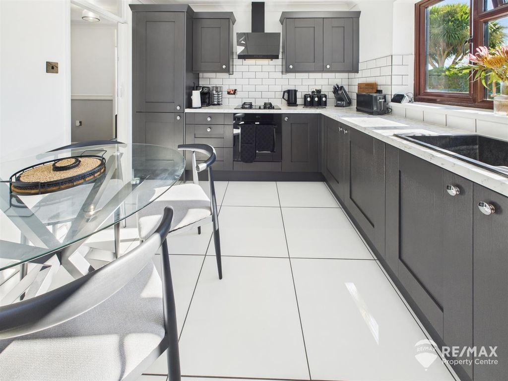 Property photo 3 of 24 Cam02842G0-Pr0271-Still034.Jpg