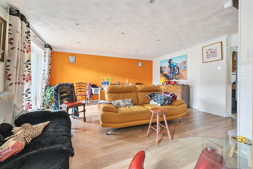 Property photo 2 of 22 Living Room