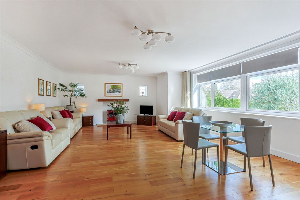 Property photo 2 of 28 Picture No. 19