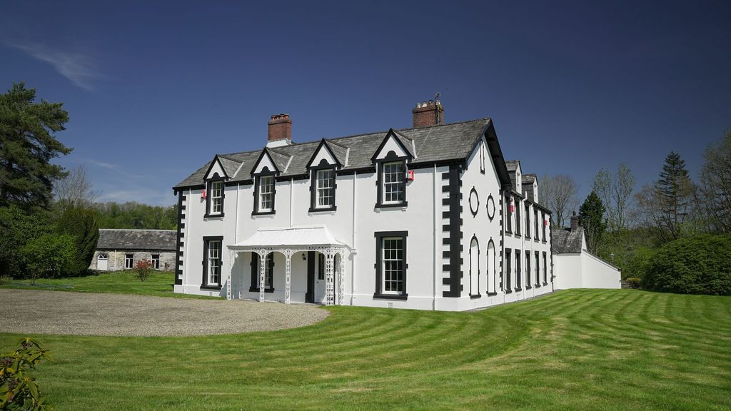Property photo 1 of 138 5 - Confirmed