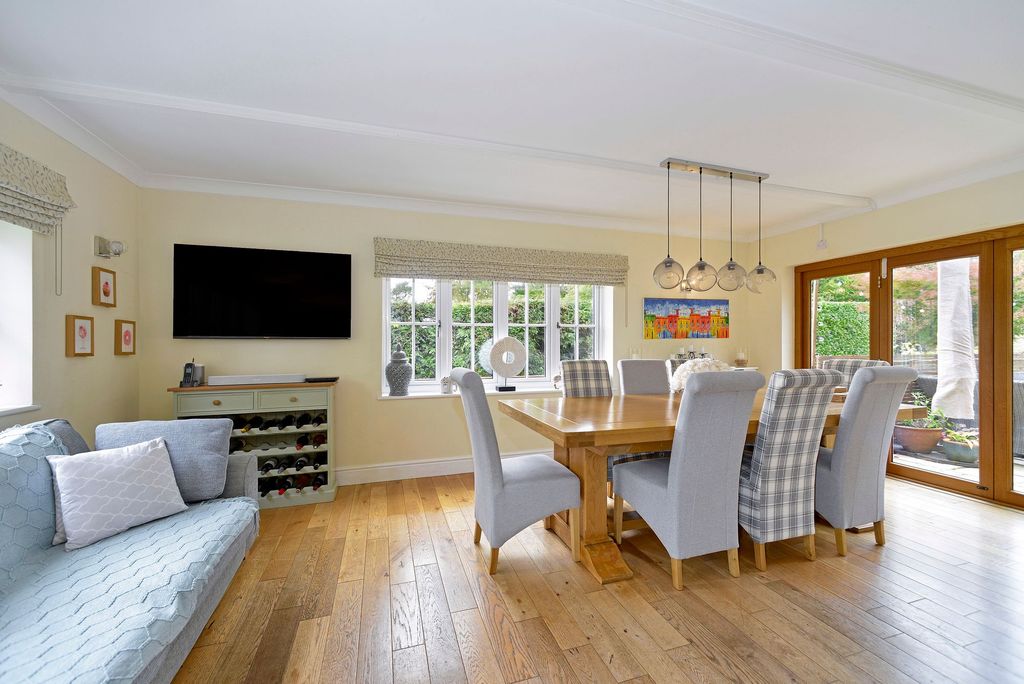 Property photo 3 of 25 Photo 8