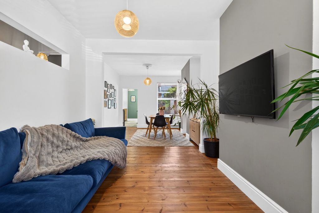 Property photo 2 of 18