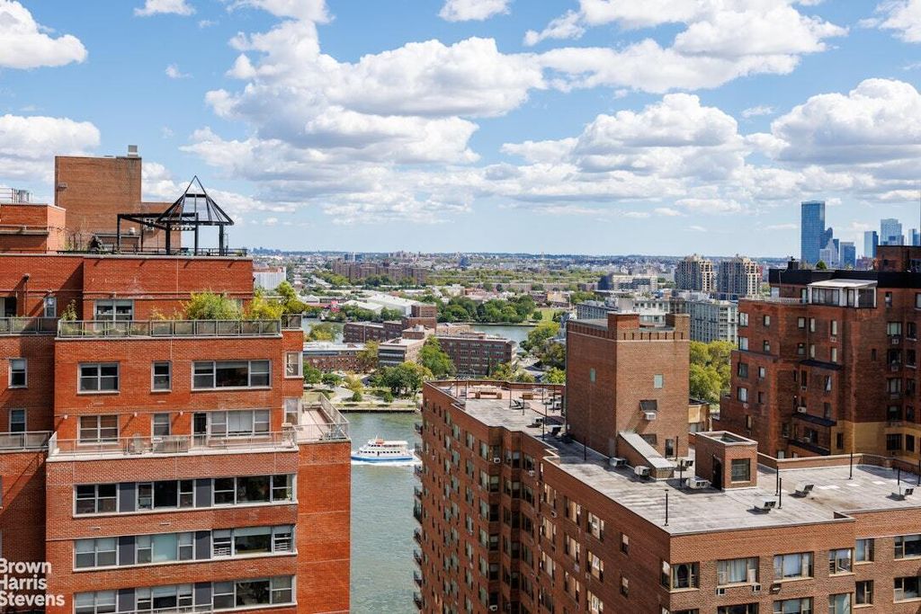 Property photo 3 of 12 <Alttext/>