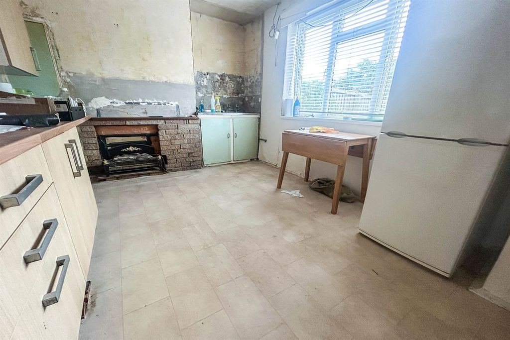Property photo 3 of 7 Kitchen/Diner