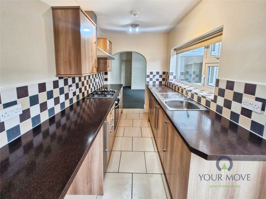 Property photo 3 of 14 Kitchen