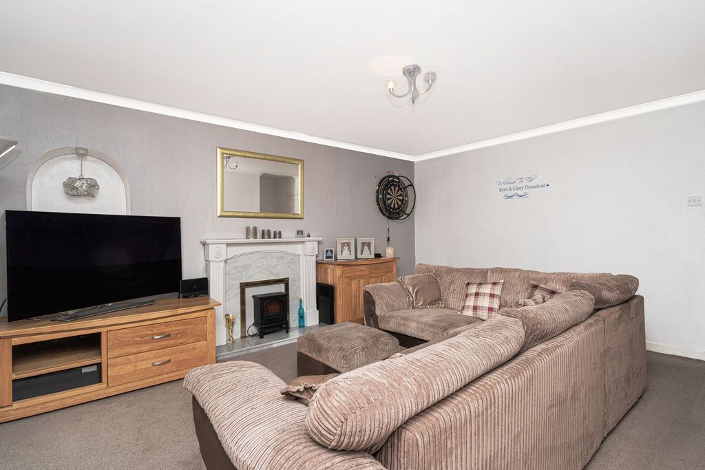 Property photo 2 of 21