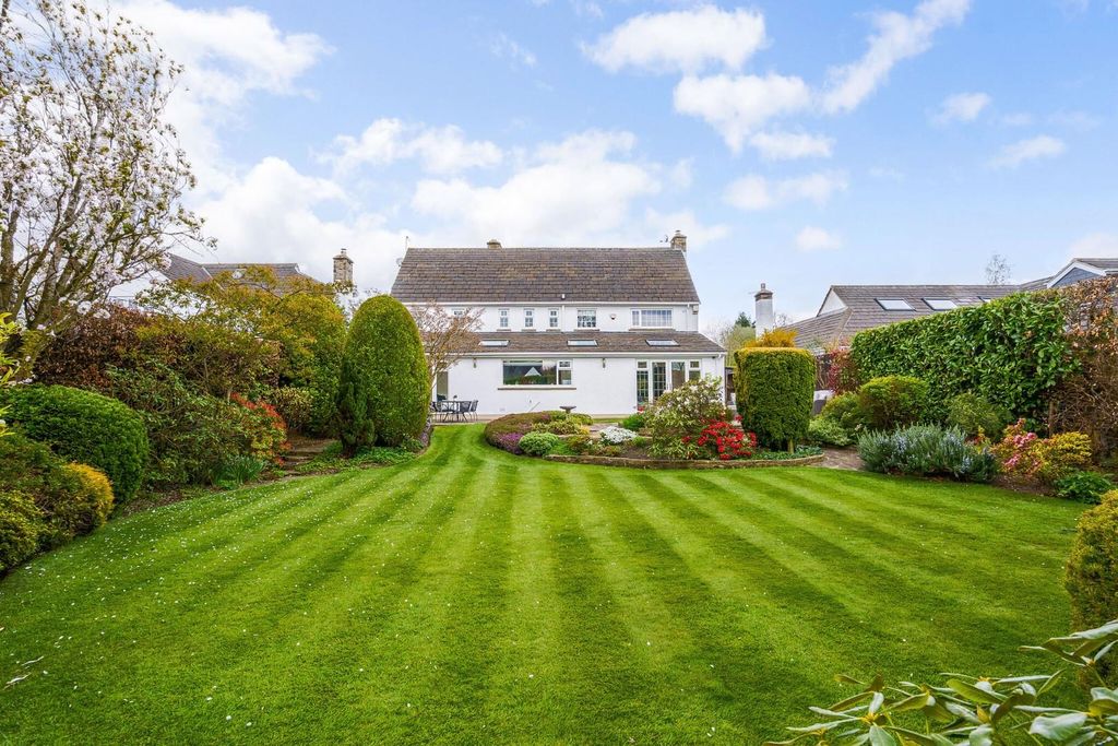 Property photo 1 of 39 90260_30-Hawksworth-Lane (35)_Low.Jpg