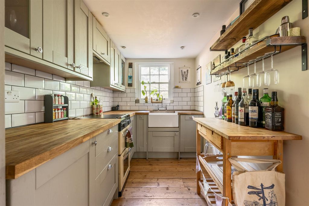 Property photo 3 of 22 Church Path, E17