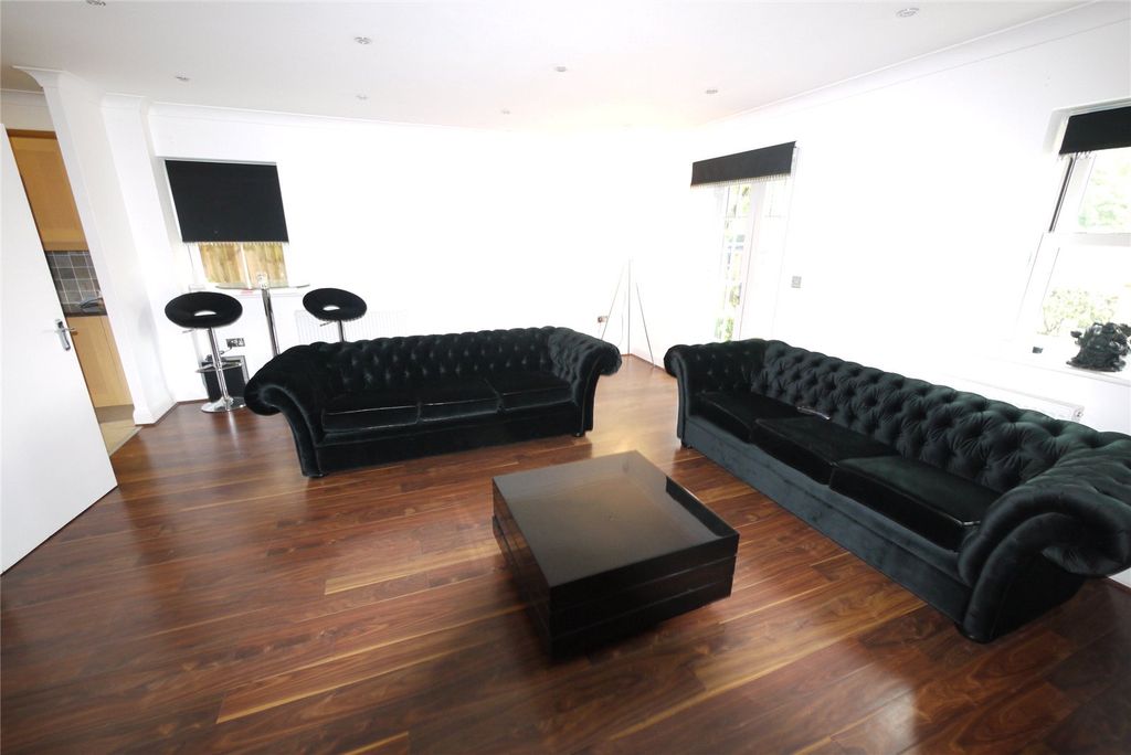 Property photo 2 of 11 Picture No. 02