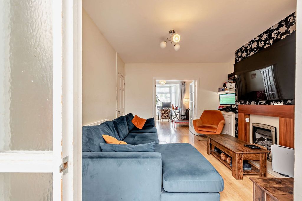 Property photo 3 of 22