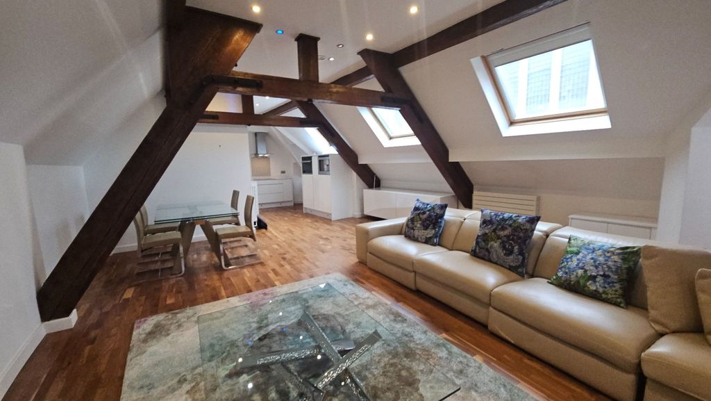 Property photo 2 of 27 Lounge