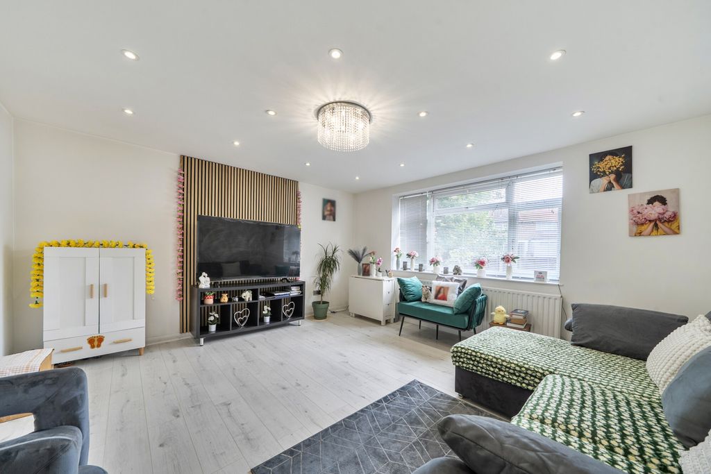 Property photo 2 of 13 1470972-6-6A203Dd...