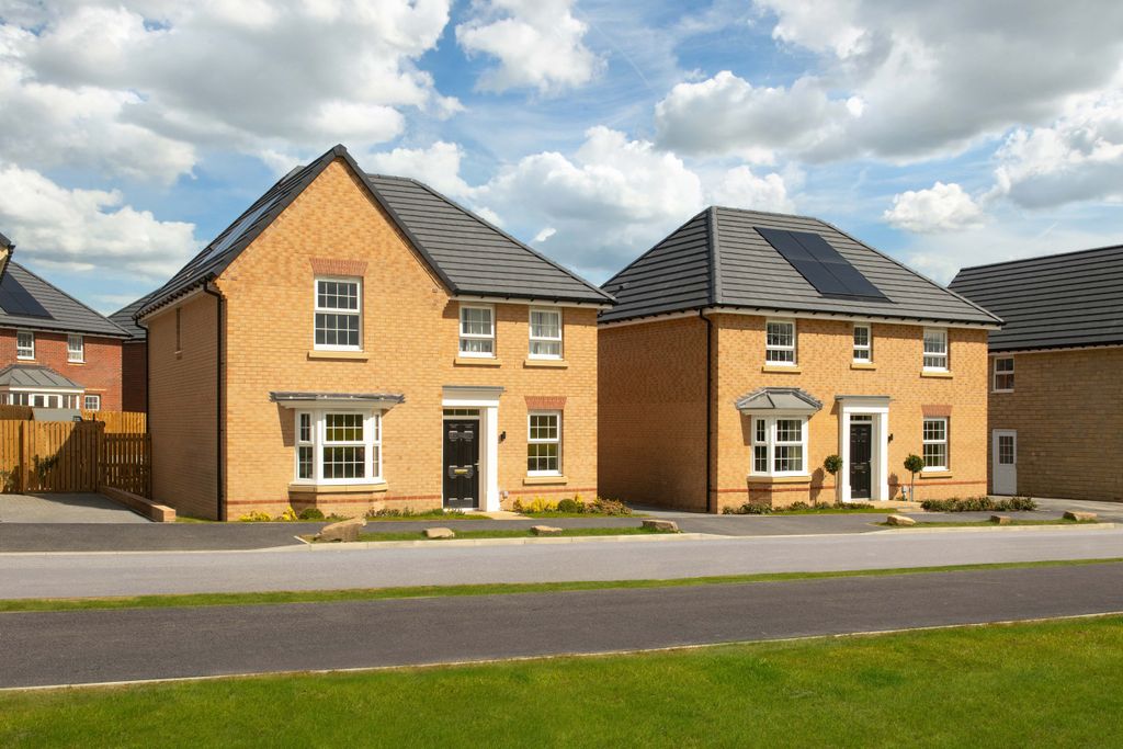 Property photo 1 of 10 Castle Syke Grange Street Scene